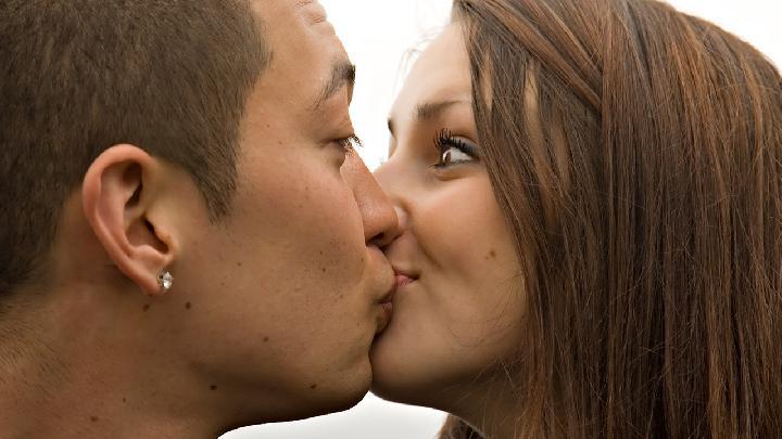 怎樣提高性生活快感 令男女性欲滿滿的6個助性妙招-易網<a href=http://www.xllyou.com/ target=_blank class=infotextkey>健康養生</a>網 怎樣提高性生活快感 令男女性欲滿滿的6個助性妙招