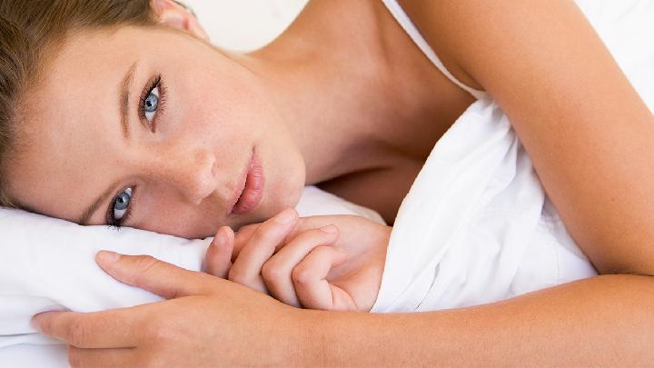 讓女人出軌的理由都有哪些-易網(wǎng)<a href=http://www.xllyou.com/ target=_blank class=infotextkey>健康養(yǎng)生</a>網(wǎng) 讓女人出軌的理由都有哪些