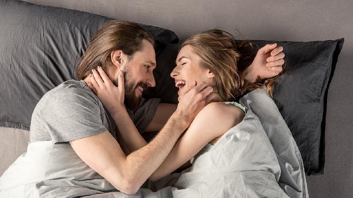 如何來保持良好的精力?怎么提升夫妻間的性生活質量-易網<a href=http://www.xllyou.com/ target=_blank class=infotextkey>健康養生</a>網 如何來保持良好的精力?怎么提升夫妻間的性生活質量