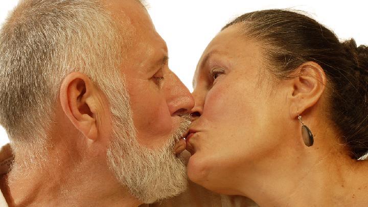 夫妻怎樣打造浪漫性愛 值得嘗試的7種性交體位-易網健康養生網 夫妻怎樣打造浪漫性愛 值得嘗試的7種性交體位