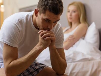 愛(ài)撫女人的乳房  男人愛(ài)撫女人的乳房就像撥號(hào)