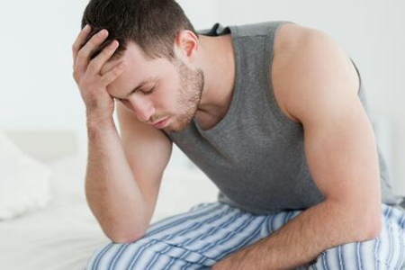 男人硬不起是什么原因造成的?這五個(gè)因素導(dǎo)致的望重視改善-易網(wǎng)健康<a href=http://www.xllyou.com/jkys/ target=_blank class=infotextkey>養(yǎng)生</a>網(wǎng) 男人硬不起是什么原因造成的?這五個(gè)因素導(dǎo)致的望重視改善