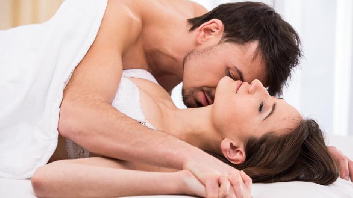 夫妻性生活有助于發(fā)現(xiàn)疾病? 夫妻健康性生活的幾個注意事項-易網(wǎng)健康<a href=http://www.xllyou.com/jkys/ target=_blank class=infotextkey>養(yǎng)生</a>網(wǎng) 夫妻性生活有助于發(fā)現(xiàn)疾病? 夫妻健康性生活的幾個注意事項