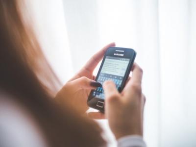 如何插入女人聊天話題呢？怎么和女生聊天?