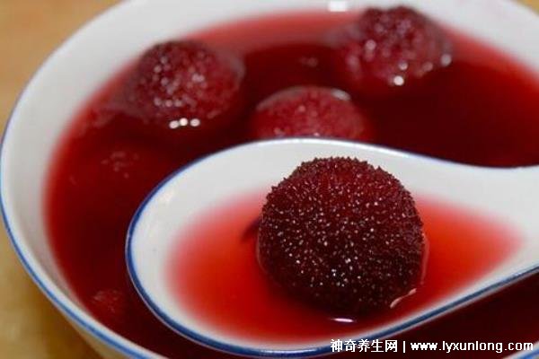 楊梅酒對男人性功能有影響嗎,無明顯影響(適量喝有好處)-易網(wǎng)<a href=http://www.xllyou.com/ target=_blank class=infotextkey>健康養(yǎng)生</a>網(wǎng) 楊梅酒對男人性功能有影響嗎,無明顯影響(適量喝有好處)