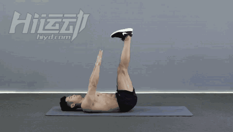 不僅有亞洲嬌小臉蛋還有歐美豐腴身材，堅持健身從胖妞變女神