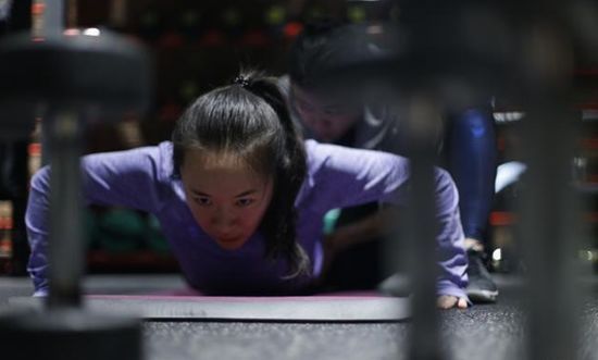 霍思燕從懷孕168斤瘦回86斤，減肥方法就學(xué)她的這兩招