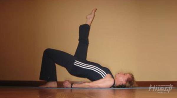 每天一式學(xué)瑜伽：橋式！改善月經(jīng)不適