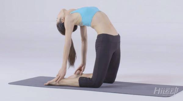 10個動作睡前瑜伽！舒經活血驅除每天疲勞