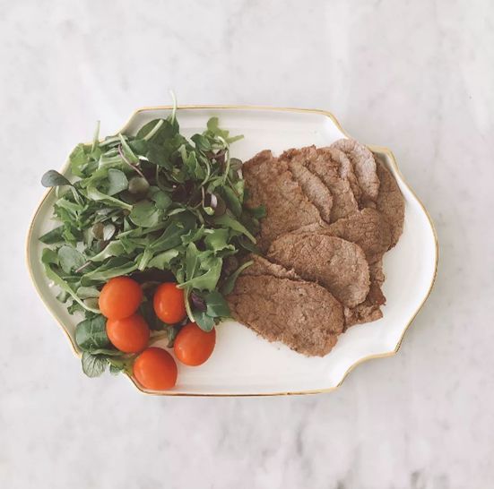 連26歲的帥哥被她折服，這位42歲的老阿姨到底有什么魅力