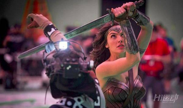 神奇女俠蓋爾·加朵性感與力量！訓(xùn)練計(jì)劃與飲食曝光