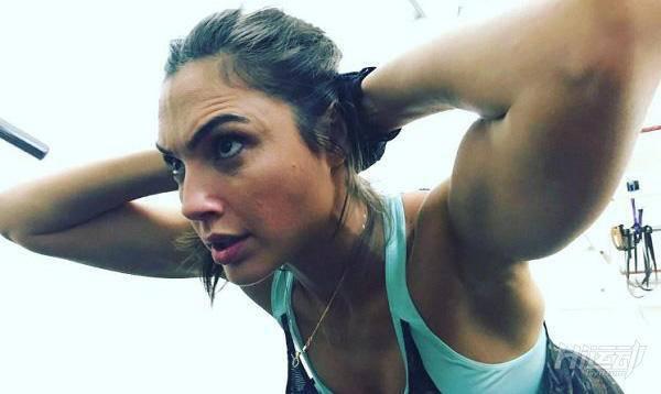 神奇女俠蓋爾·加朵性感與力量！訓(xùn)練計(jì)劃與飲食曝光