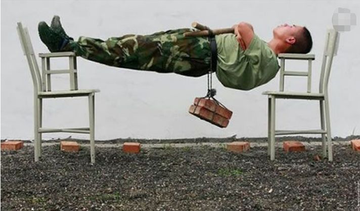 最新奇健身方式讓你1秒變高手，網友稱原來健身器材還可以這么用