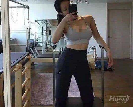 不僅有亞洲嬌小臉蛋還有歐美豐腴身材，堅持健身從胖妞變女神