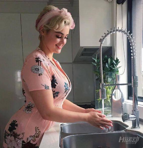 160斤胖妞健身后甩掉贅肉，體重不變卻依舊美得像瑪麗蓮夢露