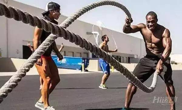 膝蓋痛還想做有氧運(yùn)動(dòng)？戰(zhàn)繩訓(xùn)練可以幫你