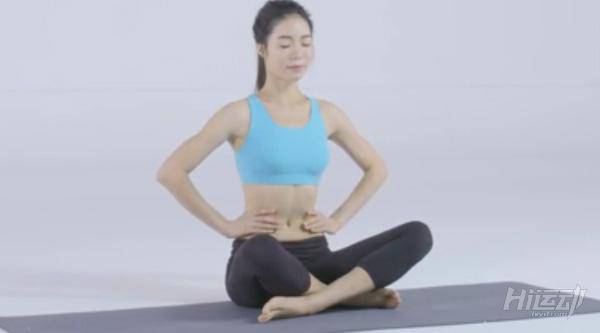 10個動作睡前瑜伽！舒經活血驅除每天疲勞