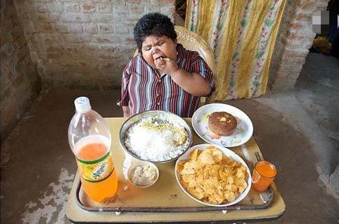 這3個(gè)身體警告讓你不敢再不吃晚飯，正確的減肥方法是這樣