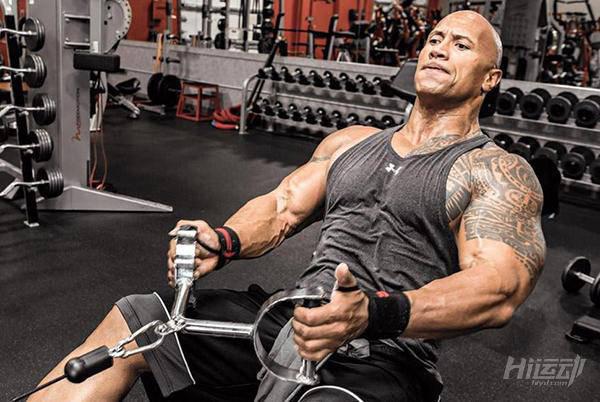 巨石強(qiáng)森女兒剛剛出生，竟然半夜又跑去健身房了