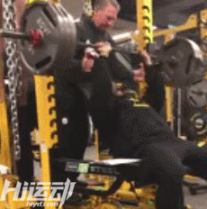 橄欖球運動為什么會經(jīng)常腦震蕩？看完球員訓練！這跟撞車沒區(qū)別