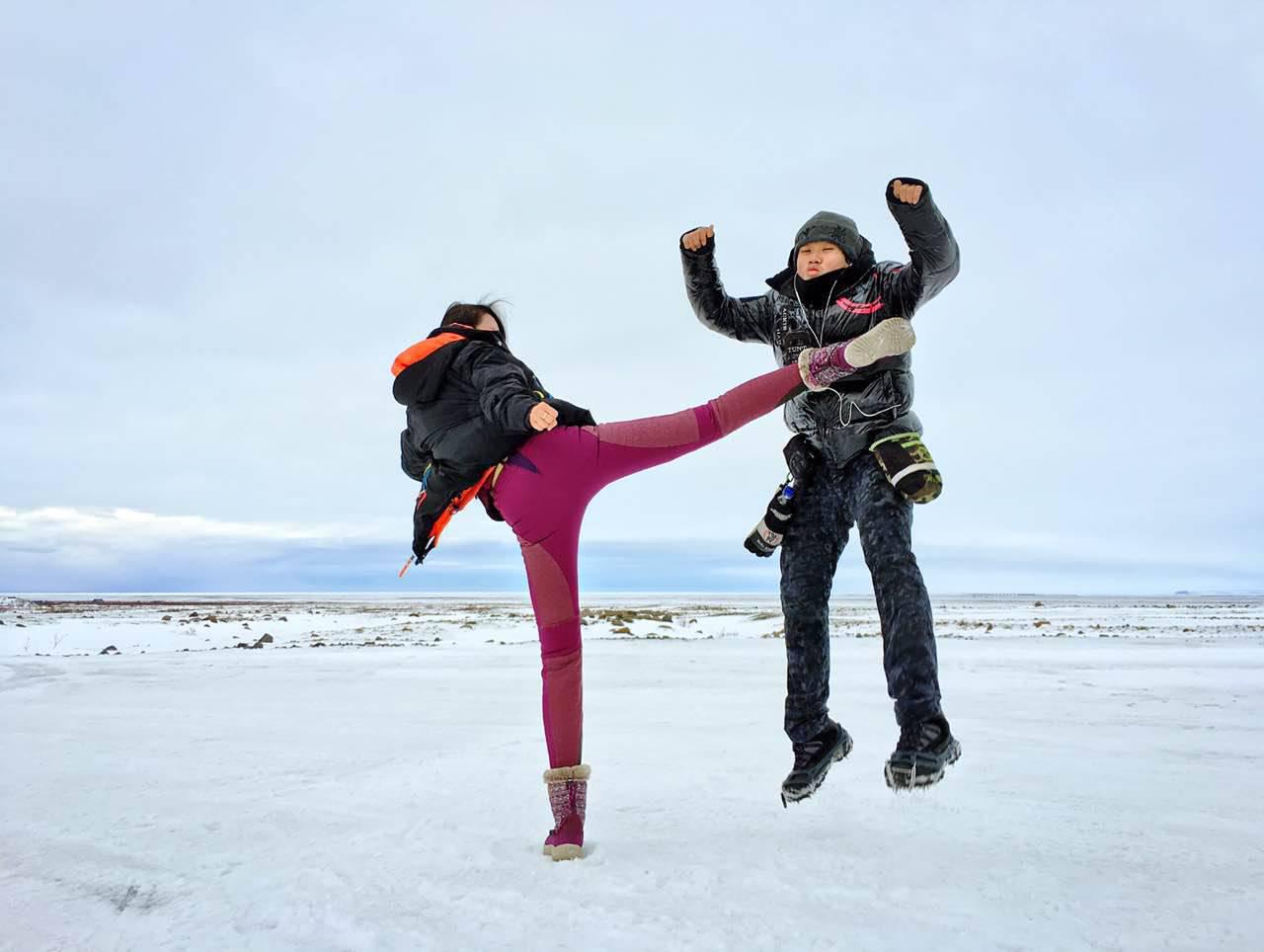 瑜伽女神母其彌雅 皮褲長腿性感十足