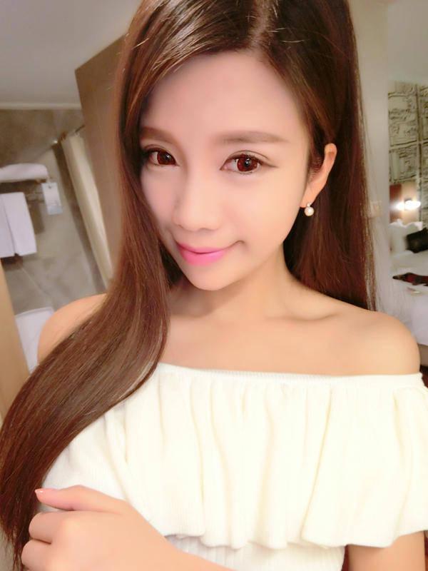 郭艾倫女友曬美照  皮膚白皙愛自拍