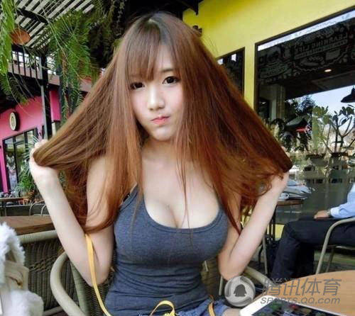 泰國主播棒糖妹曬私照 “球”賽又升級