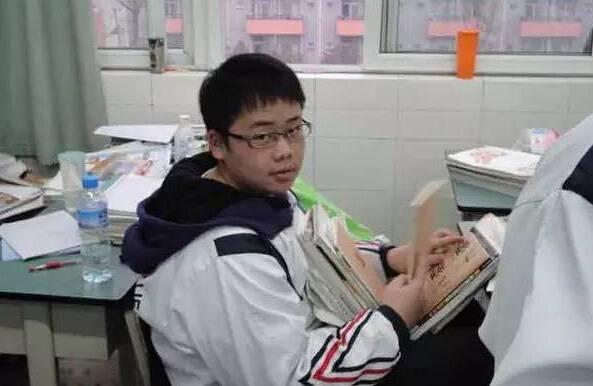 健身改變氣質(zhì)故事之男生變男神 健身改變氣質(zhì)故事之男生變男神