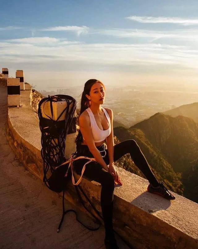 美女教師尺度健身照 學生如何把持