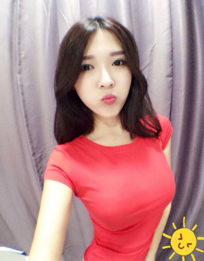 馬來西亞電競美女走紅 擁傲人胸器