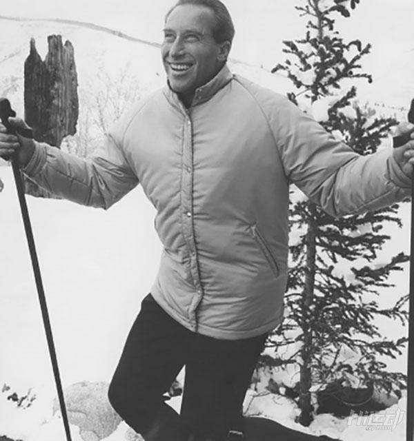 美國98歲服裝巨頭創始人，為什么他能健康事業雙豐收？