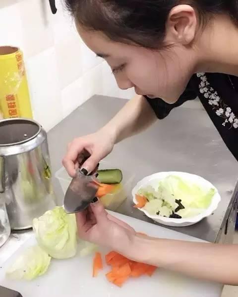 美女教師尺度健身照 學生如何把持