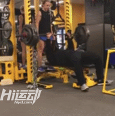 橄欖球運動為什么會經(jīng)常腦震蕩？看完球員訓練！這跟撞車沒區(qū)別