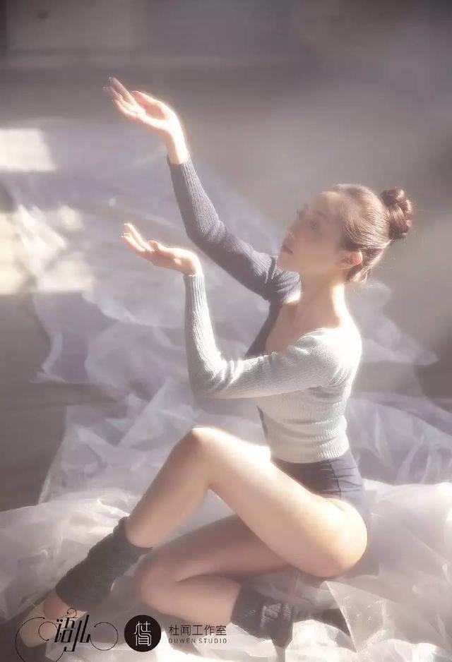 美女教師尺度健身照 學生如何把持