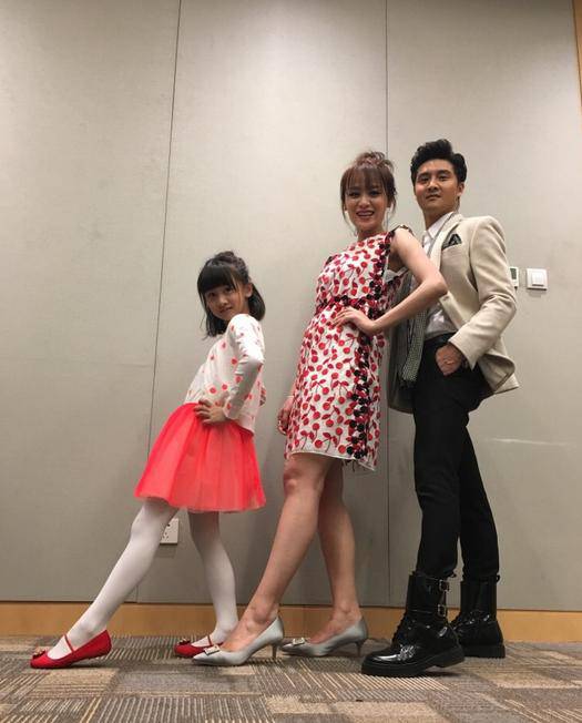 沒有A4腰 田亮一家就曬大長腿 沒有A4腰 田亮一家就曬大長腿