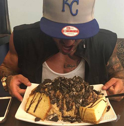 這位一秒大肚腩變腹肌的帥哥！一日五餐都吃些什么？