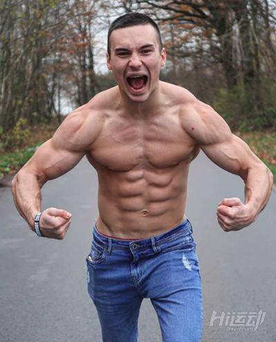 不用器械4年徒手健身！小伙從瘦“鵪鶉”到“肌霸”完美蛻變！