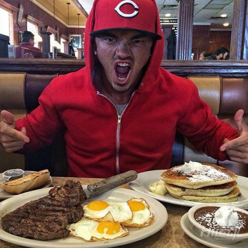 這位一秒大肚腩變腹肌的帥哥！一日五餐都吃些什么？