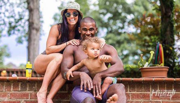 預產期還有5天，她還在健身房硬拉！