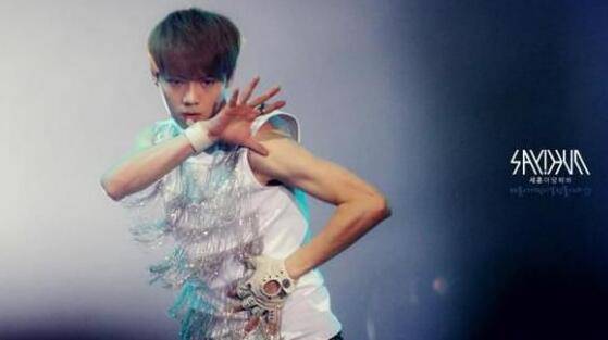 鹿晗出道這四年的肌肉成長史