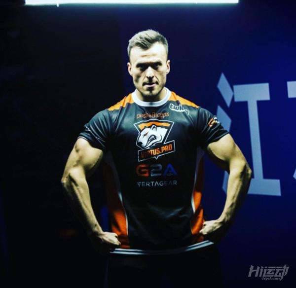 最強壯的CS：GO游戲冠軍！游戲與健身都不耽誤