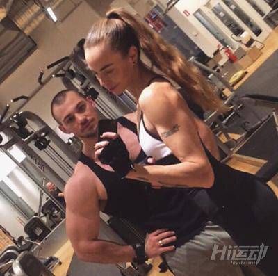 脖子以下全是腿，這位34歲辣媽腿長108cm！