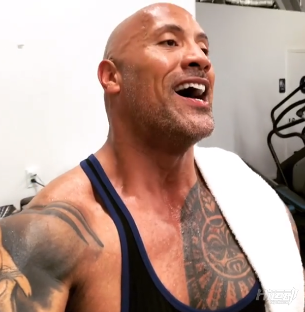 巨石強(qiáng)森女兒剛剛出生，竟然半夜又跑去健身房了