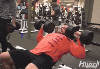 曾經是個菜鳥，直到他姐夫出現！小伙練成了少有的真空腹