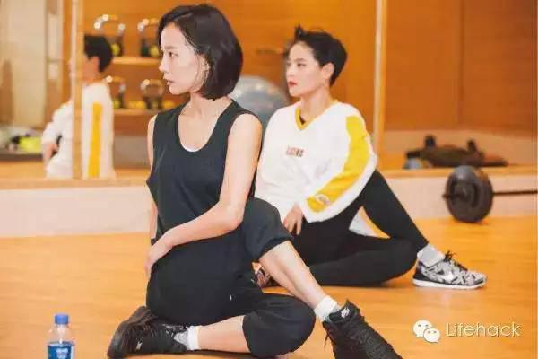 王珞丹曬性感腹肌照 最美馬甲線