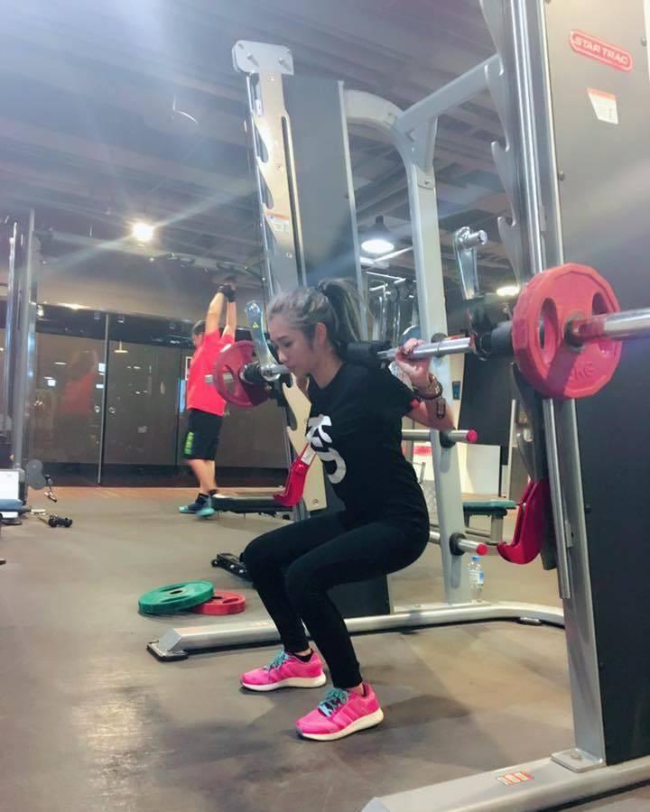 宅男女神健身自拍 32D大胸盡露