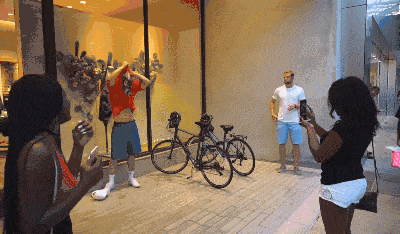 男人好身材對妹子的吸引力有多大？健身小哥街頭實(shí)驗(yàn)