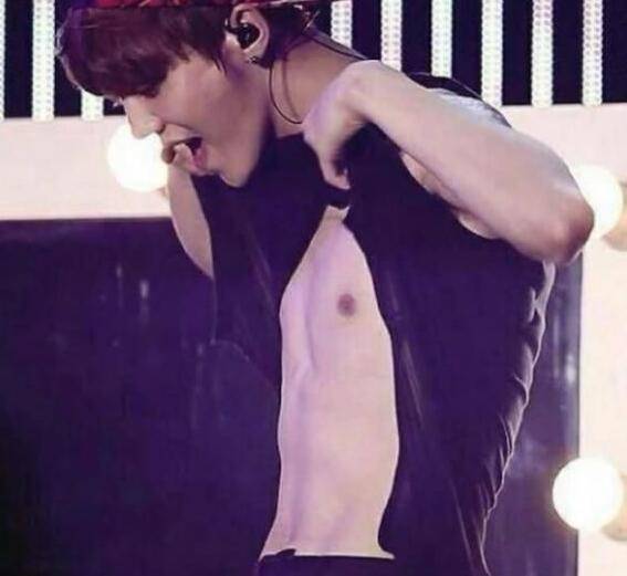 鹿晗出道這四年的肌肉成長史