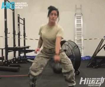 真人版“神奇女俠”！32歲女兵超強度訓(xùn)練，練成超人身材