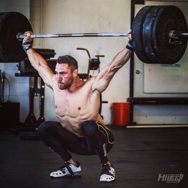 國外大爺挑戰(zhàn)街頭健身小伙！這么強壯活該他裝逼成功